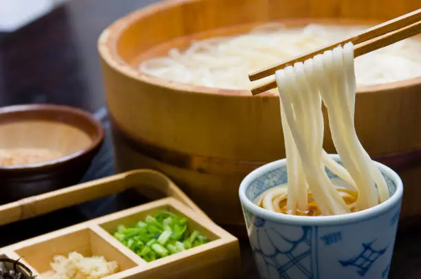 Udon is a noodle made from flour that can be eaten in Japan. Yudame Udon are famous for udon, Shikoku is how to eat udon in the Sanuki district of Ehime prefecture.