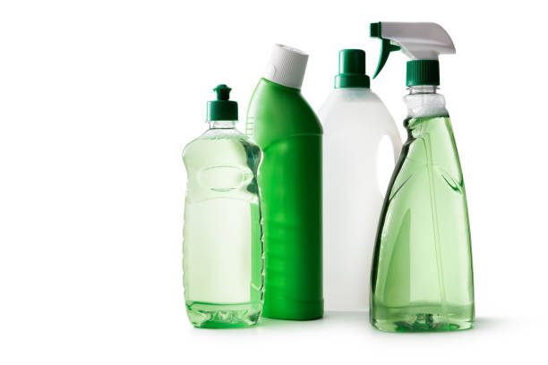 очистка: зеленые чистящие средства изолированы на белом фоне - dishwashing detergent стоковые фото и изображения