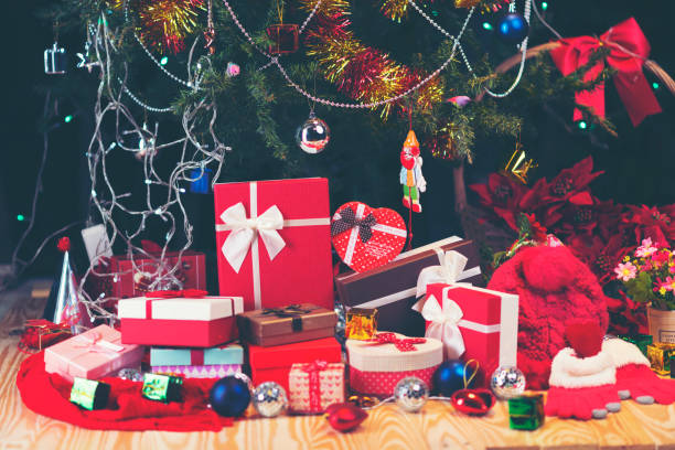istock Christmas gift box. Christmas presents in red boxes at white wooden table. Flat lay with copy space. 896202248