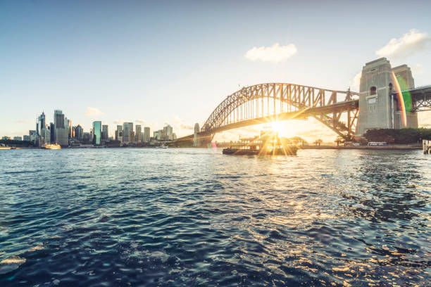 skyline della città di sydney contro il cielo al tramonto - sydney australia australia sydney harbor skyline foto e immagini stock