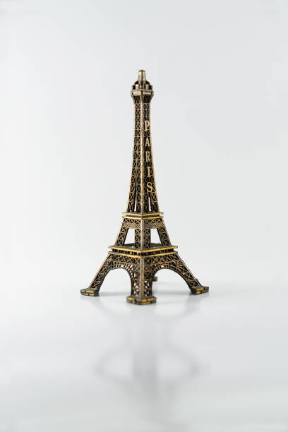 torre en miniatura - eiffel tower fotografías e imágenes de stock