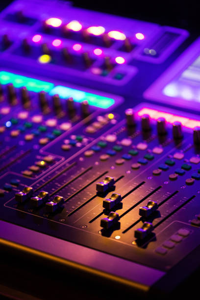 digital sound mixing console - industrial equipment audio imagens e fotografias de stock