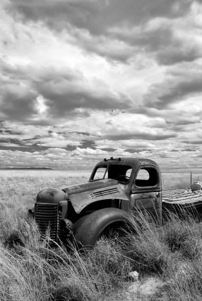 istock Rusty Car on a Open Landscape in Arizona 896250114