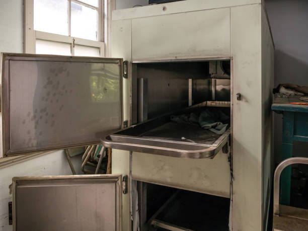 Gefrierschrank in verlassenen Leichenhalle – Foto