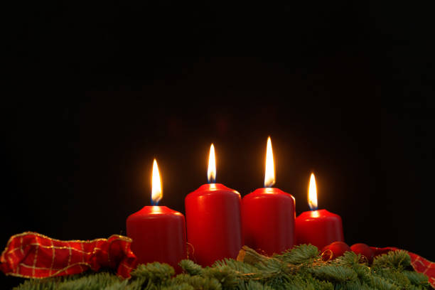 istock Red candles of an Advent wreath 896372162