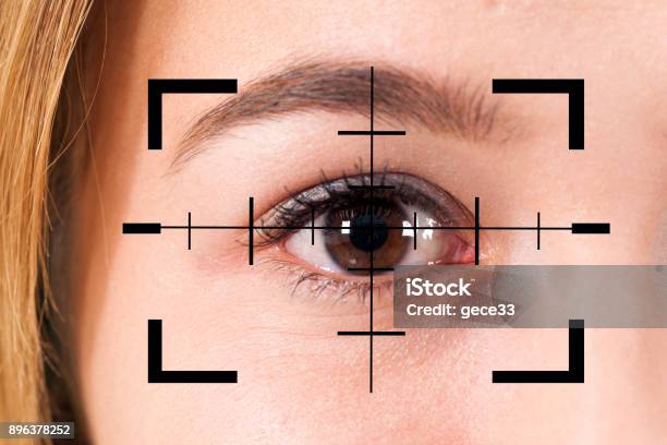 Eye Test Stockfoto und mehr Bilder von Augenuntersuchungen - Augenuntersuchungen, 20-24 Jahre, Augapfel