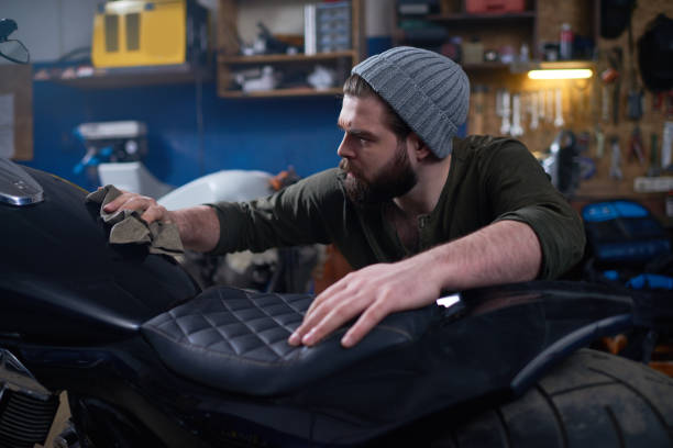 istock Enthusiastic repairman preparing motorcycle for client 896391902