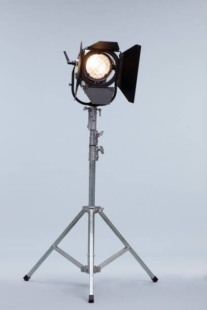 estudio de luz en un soporte de metal. - theatrical performance glowing lamp barn fotografías e imágenes de stock