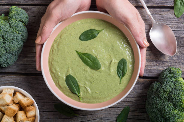 istock Cream soup with broccoli and baby spinach 896461434