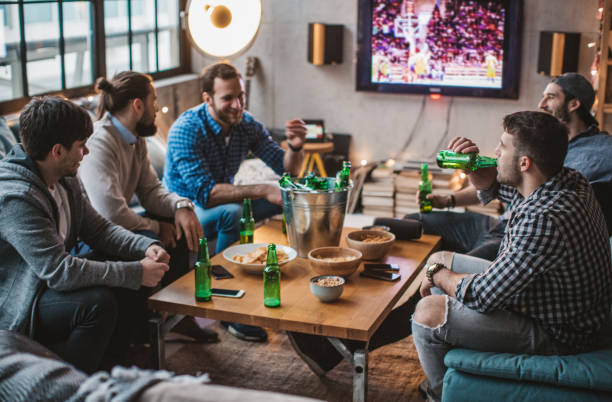 istock Big basketball fans 896469866