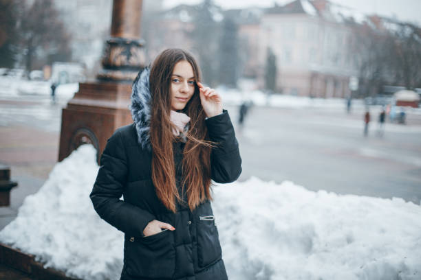 istock girl in city 896479344