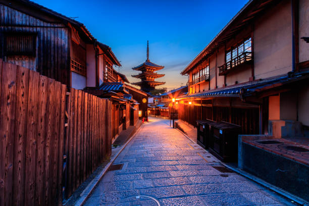 yasaka pagoda kyoto, japan - buddha ancient asia asian culture imagens e fotografias de stock