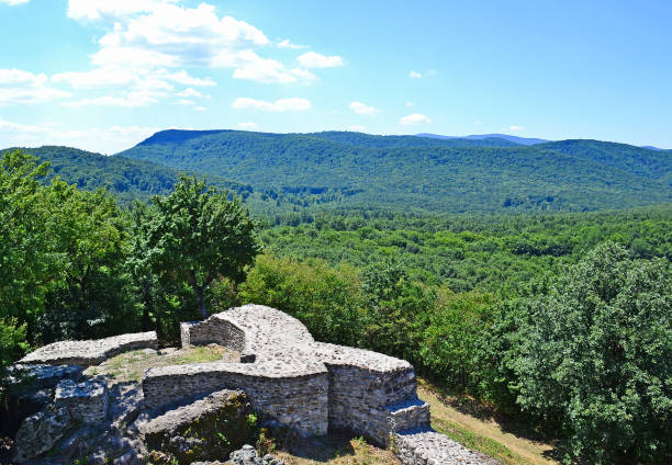 istock Old ruin with mountains in Hungary 896667680