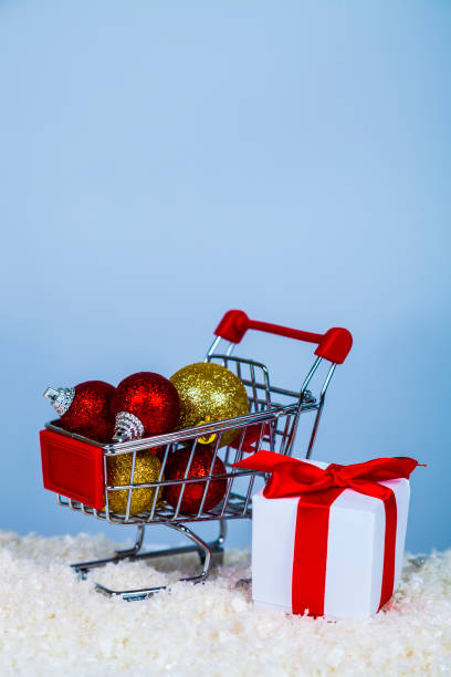 istock Shopping cart with Christmas balls 896697816