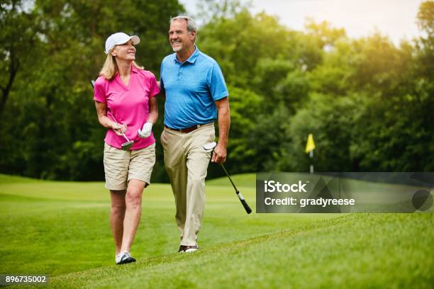 Compartimos El Amor Por El Golf Foto de stock y más banco de imágenes de Golf - Golf, Parejas, Golfista