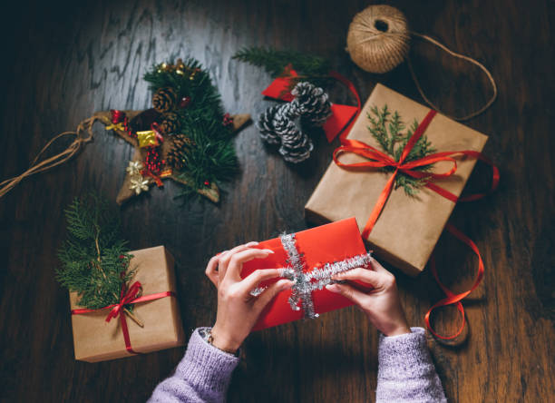 istock Finishing up Christmas cards 896749534