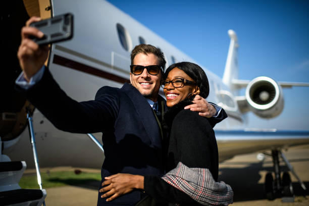 istock Couple at the airport 896762002