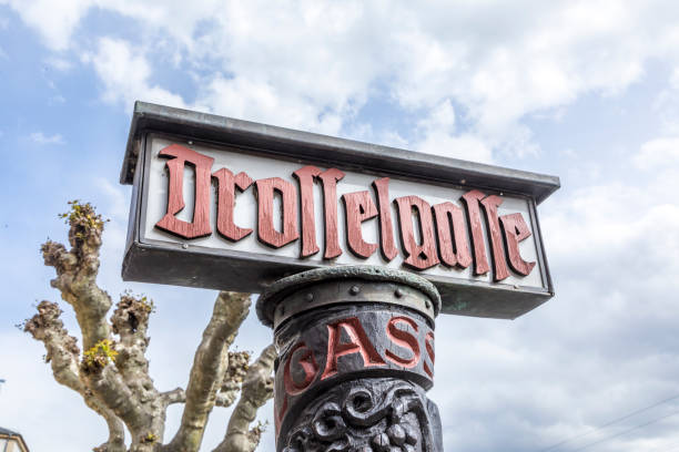 istock sign Drosselgasse in Ruedesheim 896831658