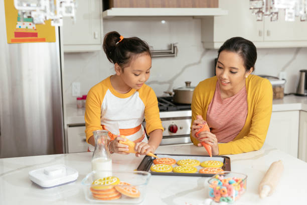 istock Mother and daughter at home 896832022