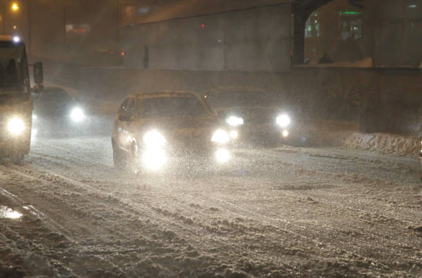 istock snowfall on the evening streets. blur specifically enhance movement 896920084