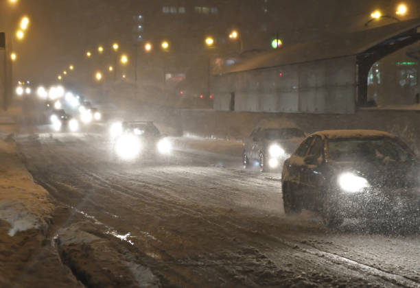 istock snowfall on the evening streets. blur specifically enhance movement 896920188