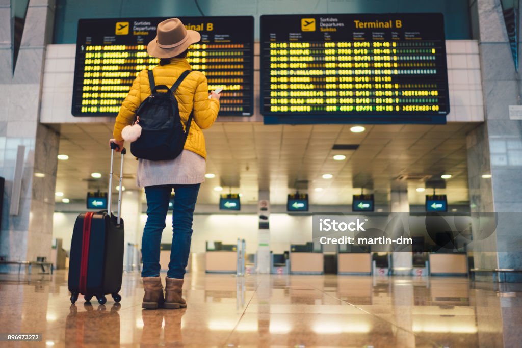 Touristen auf dem internationalen Flughafen Barcelona - Lizenzfrei Flughafen Stock-Foto