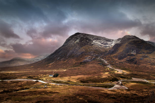 glencoe, scozia, regno unito - brughiera foto e immagini stock