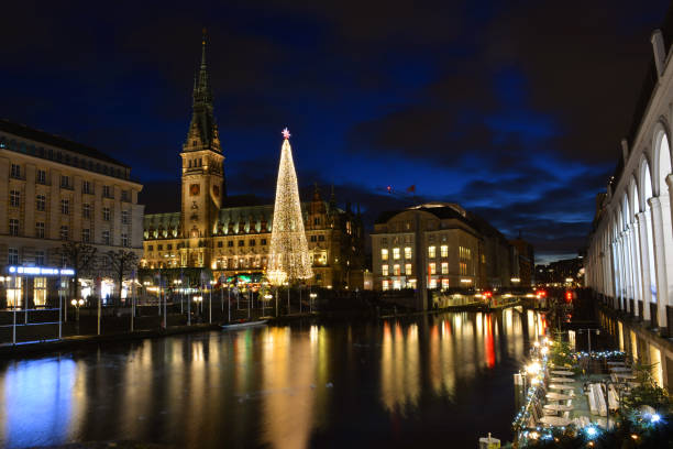 istock Christmas time at Hamburg town hall at 897056062