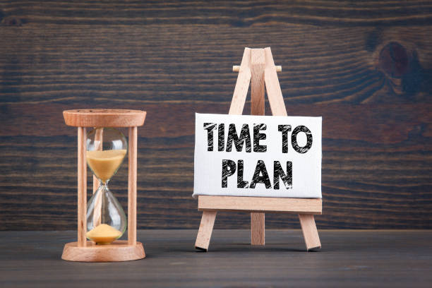 istock Time To Plan. Sandglass, hourglass or egg timer on wooden table showing the last second or last minute or time out 897070550