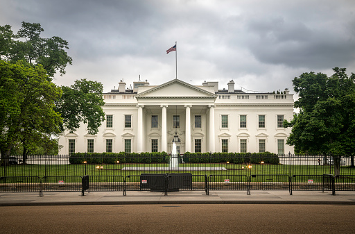 Daytime view of the southern facade of the white house with it’s semi-circular portico (Washington DC).