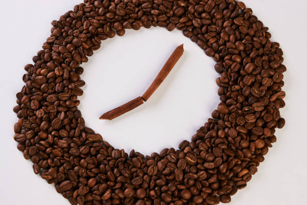 istock Clock of coffee beans 897071104