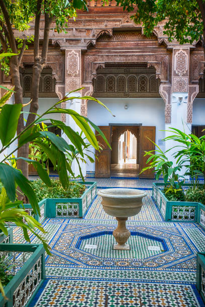 público palacio de la bahía de patio interior, marrakech - marrakech fotografías e imágenes de stock