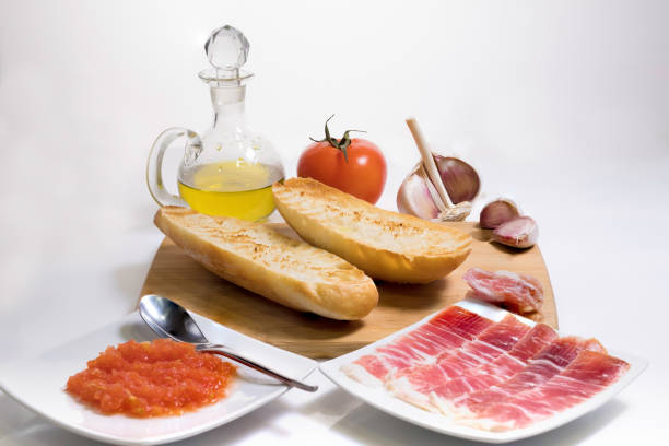 Bread toast with tomato and acorn-fed Iberian ham Healthy breakfast with homemade bread toast with natural tomato sauce and acorn-fed Iberian ham with extra virgin olive oil and fresh garlic spanish breakfast stock pictures, royalty-free photos & images