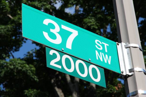 istock Street in Washington DC 897126040