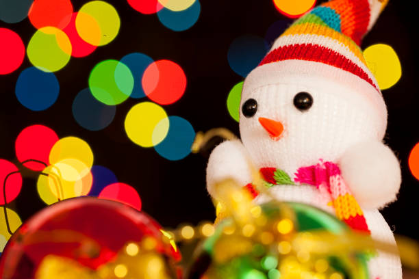istock Festive snowman with Christmas light background 897149366