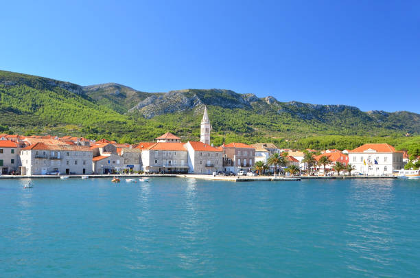 küstenlandschaft in kroatien - jetty mediterranean countries pier water stock-fotos und bilder