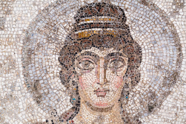 ancient carthage mosaic - sculpture clay human face human head imagens e fotografias de stock