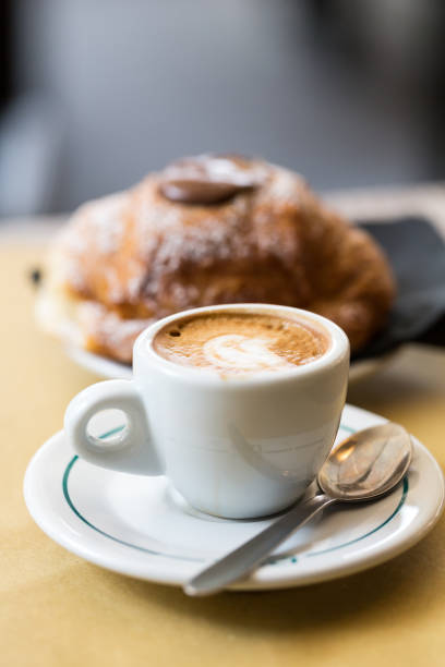 cup of coffee with croissants on the table - espresso table coffee cafe imagens e fotografias de stock