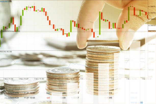 istock Concept of currency trading, making a decision for an optimal gain. Closeup view. 897371318