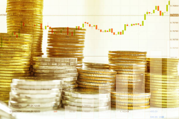 istock Concept of currency trading, making a decision for an optimal gain. Closeup view. 897375748