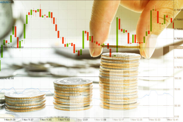 istock Concept of currency trading, making a decision for an optimal gain. Closeup view. 897378586