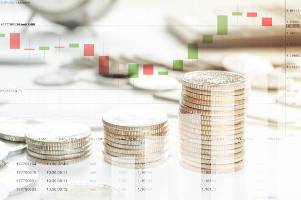 istock Concept of currency trading, making a decision for an optimal gain. Closeup view. 897392322