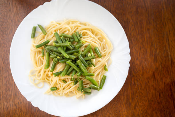 istock Green beans and spaghetti on a plate. 897447730