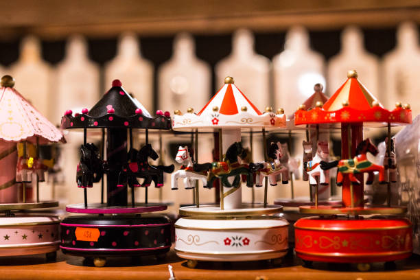 뮤지컬 carousels cracov에서 크리스마스 시장에 - cracov 뉴스 사진 이미지