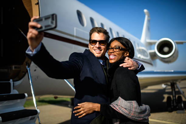 istock Couple at the airport 897487152