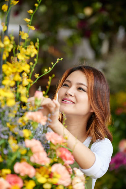 istock Making Colorful Flower Bouquet 897498662
