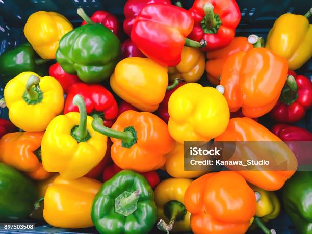 Foto de Fundo Colorido De Páprica e mais fotos de stock de Pimentão - Legume - Pimentão - Legume, Pimentão, Páprica