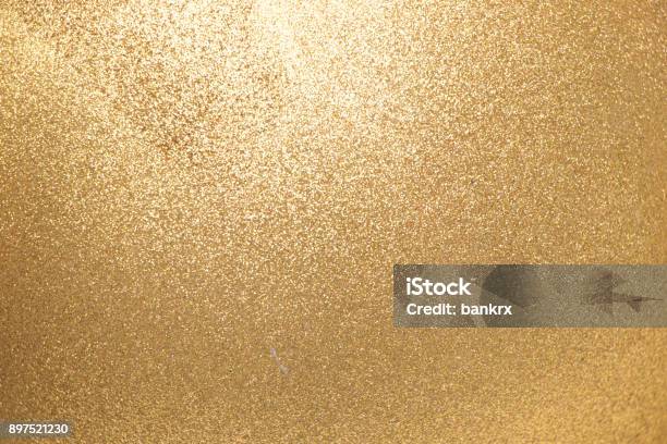 Cerrado De Fondo Metálico Brillo Oro Texturado Foto de stock y más banco de imágenes de Oro - Metal - Oro - Metal, Dorado - Color, Fondos
