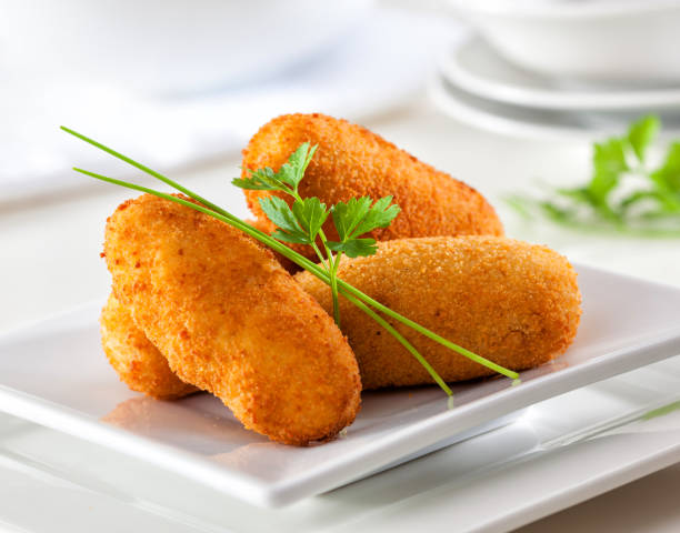 伝統的なスペイン語 croquetas - dutch cheese 写真 ストックフォトと画像