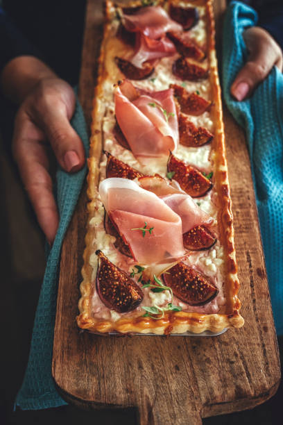 istock Tart with Figs, Serrano Ham and Cottage Cheese 897536166